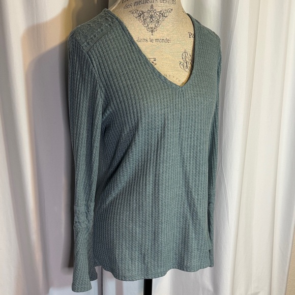 Lucky Brand Teal Belled Sleeve V-Neck Waffle Top - Picture 3 of 7